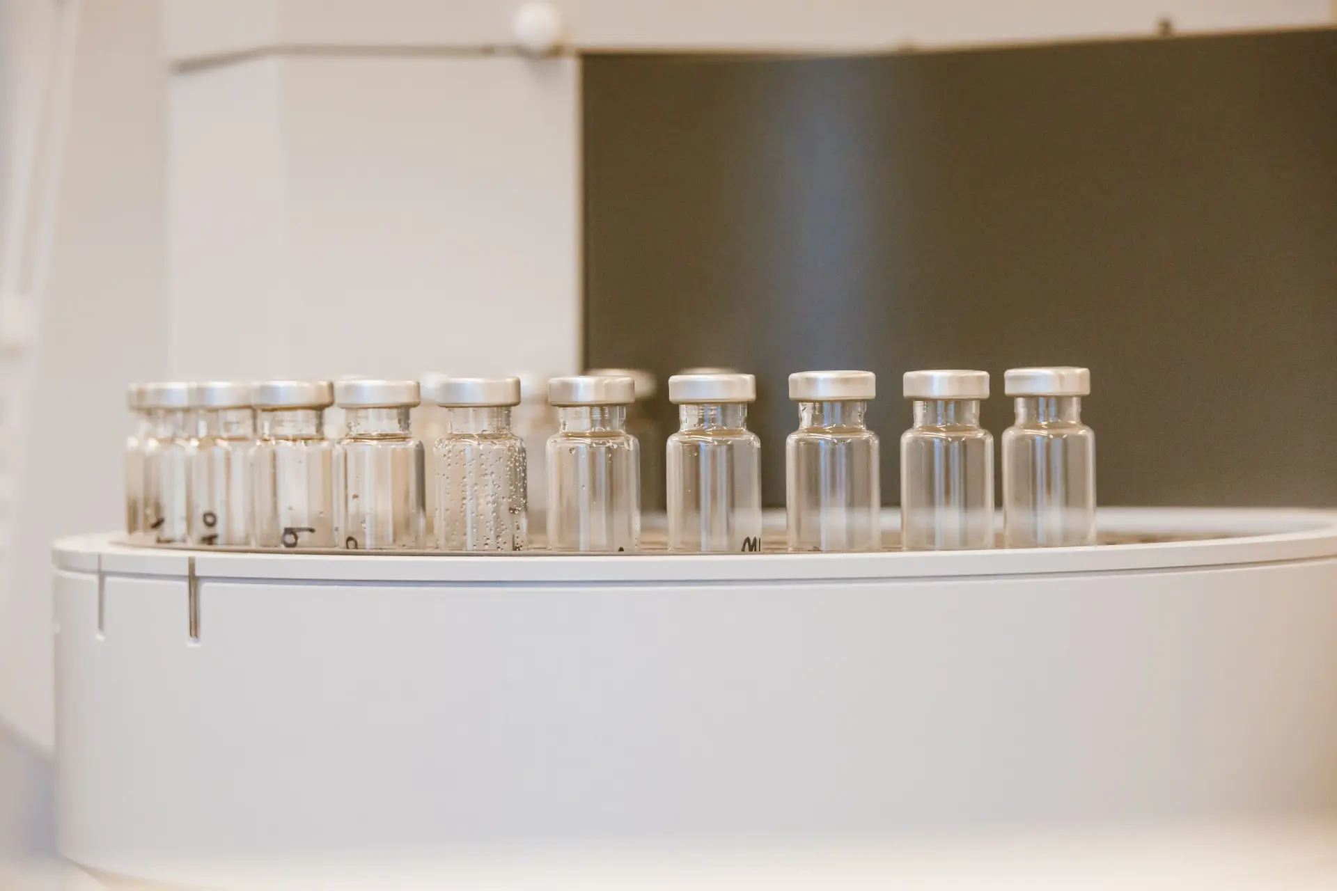 BPC-157 vs TB-500: Which Research Peptide Wins for Tendon, Ligament & Soft-Tissue Recovery?